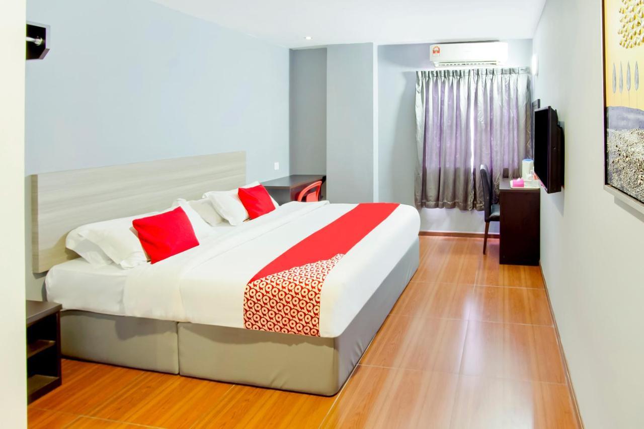 Hotel Zamburger Gelang Patah Formerly V3 Hotel Нусаджайя Экстерьер фото